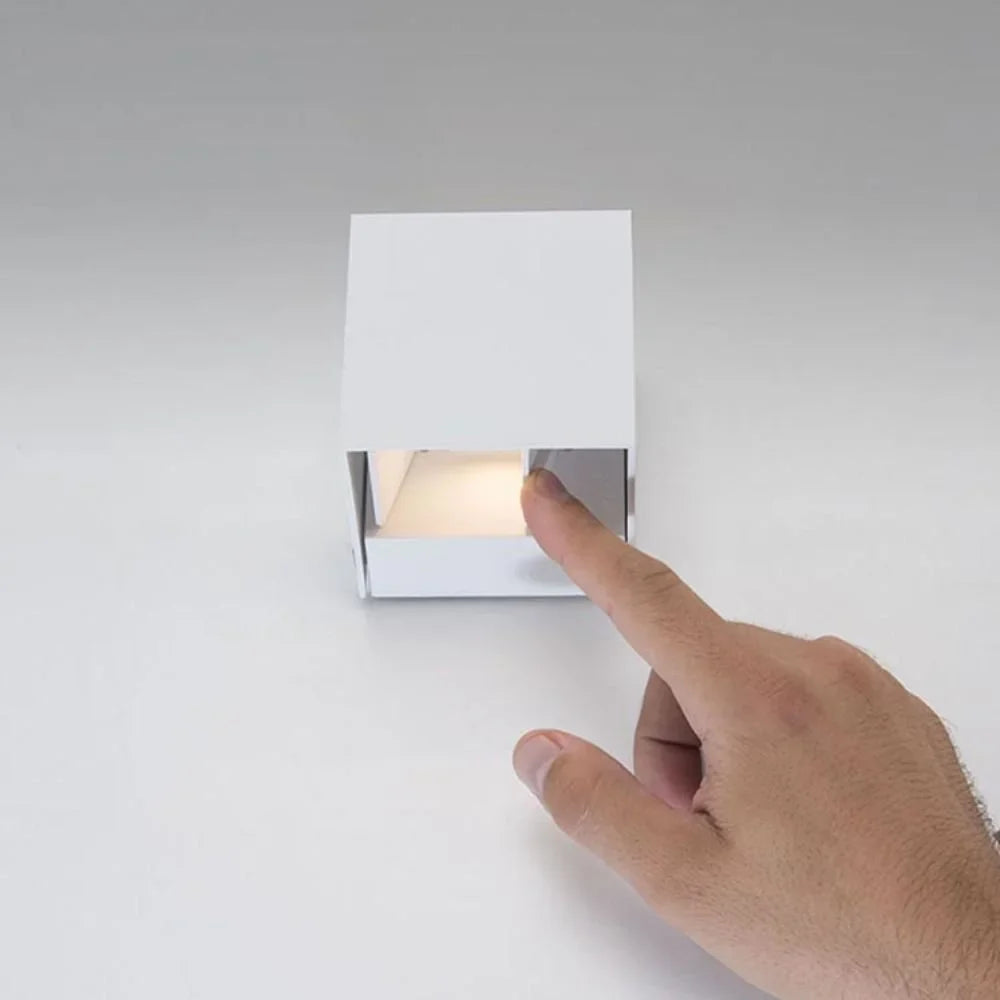 Lámpara exterior de pared Cubo
